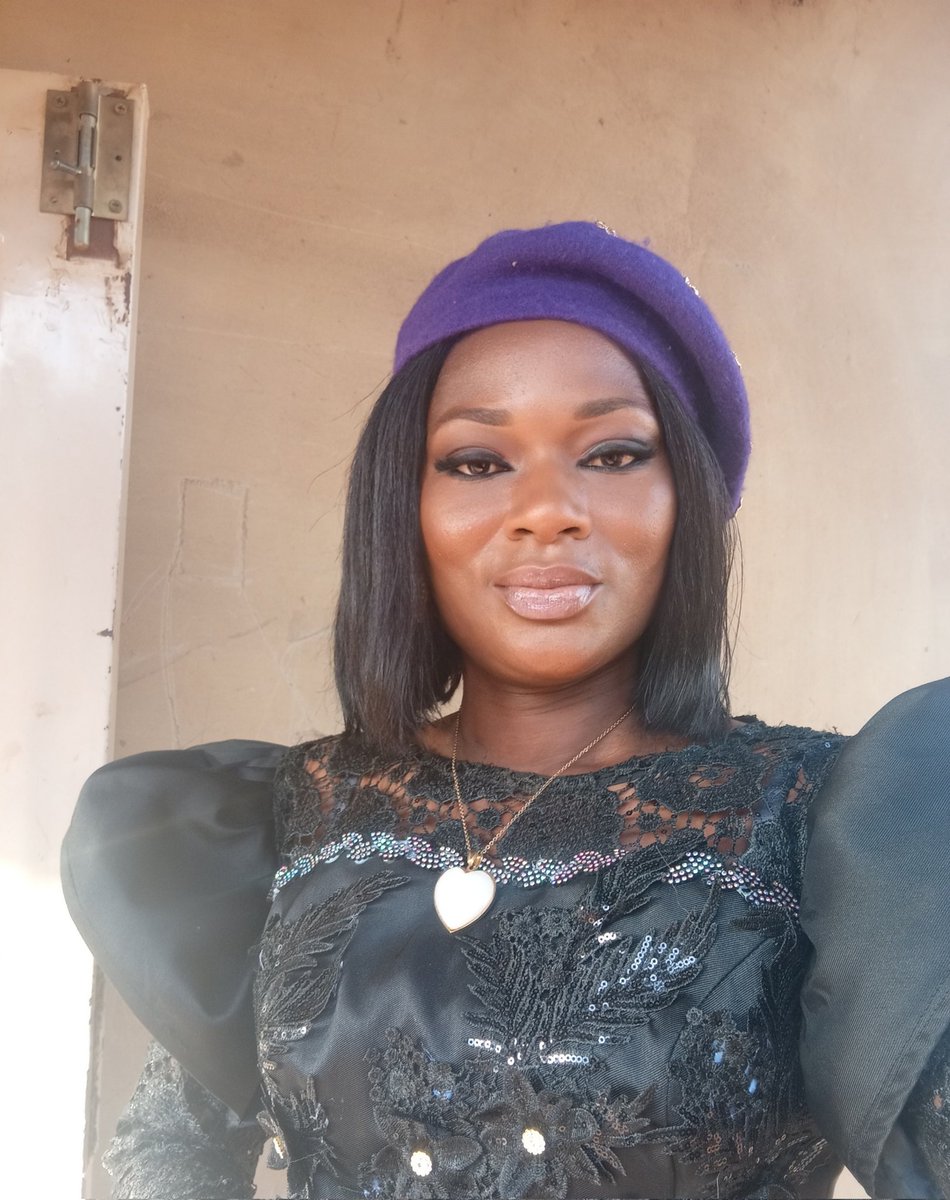 Dear women, your husband is your HEAD. 

I am not a feminist, I say the truth as it is. 

I am married to a good man
He is my head
I accord him all respect as my head and my husband. 

I no dey follow am drag headship.