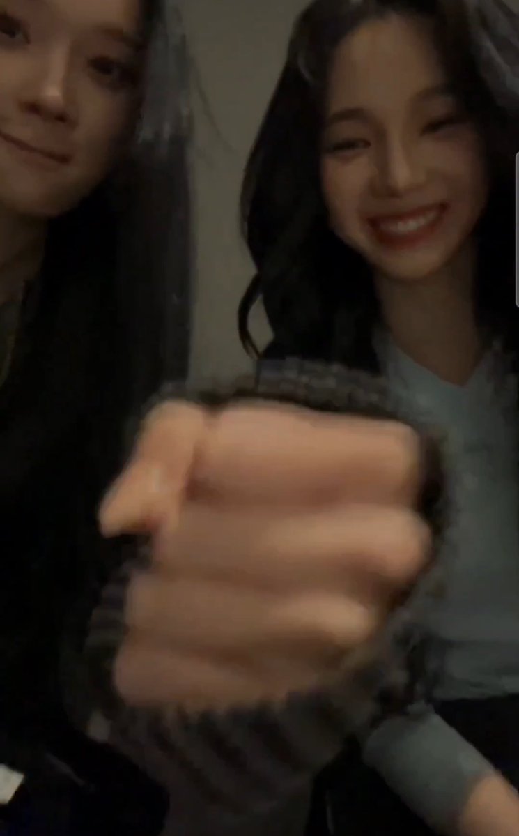 sk8erbluu's tweet image. ไม่ยอมครอสกับน้องดี ๆ ซักที แบมือแกล้งอยู่นั่น น้องเม้มปากไม่รู้จะเม้มยังไงละ อย่าให้อดไม่ได้เด้อ 🤣