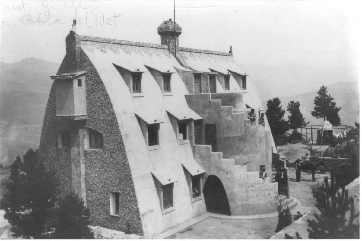 a scientific study has confirmed that antoni gaudí designed the industrial-era xalet del catllaràs in catalonia 🏡

created between 1901 and 1908 to house engineers working in nearby mines, the chalet’s geometry and structural logic closely match gaudí’s distinctive