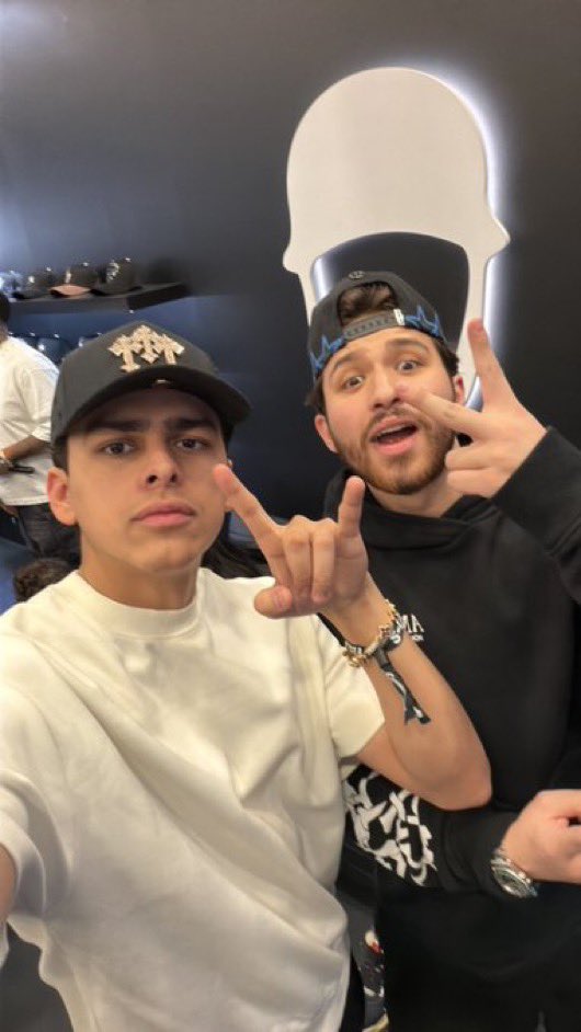 LonchedeFlautas tweet media