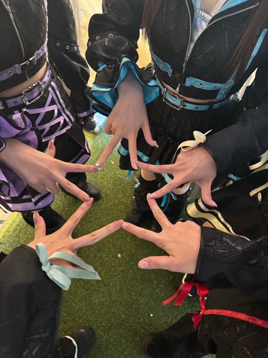 MAGiPUNofficial's tweet photo. 🎊マジカル・パンチライン結成10周年記念日🎊

本日2/19はマジパン結成10周年の記念日になります❕❕❕

結成記念日が毎年迎えられるのは、応援してくれている皆様、関わってくださっている皆様のおかげです。

10年というマジパンの歴史がこれまでもこれからもより深く刻まれますように‼︎
そして、11年目を走っていくマジパンのこれからもよりたくさんの方に届きますように！

この5人でのマジパンは残り2ヶ月ですが、まだまだ走り続けます！

マジパンをこれからもよろしくお願い致します！

#マジパン
#マジカルパンチライン
#マジパン10周年YEAR