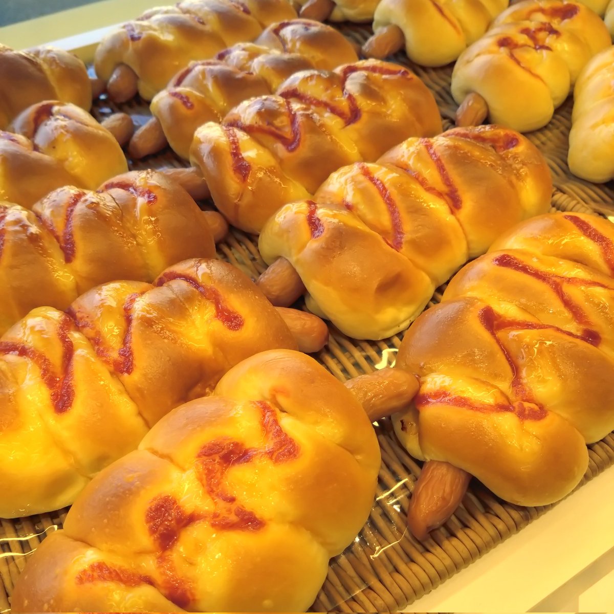 先日ペンギンベーカリー岡崎店に寄ったら、メロンパンが2個くっつい