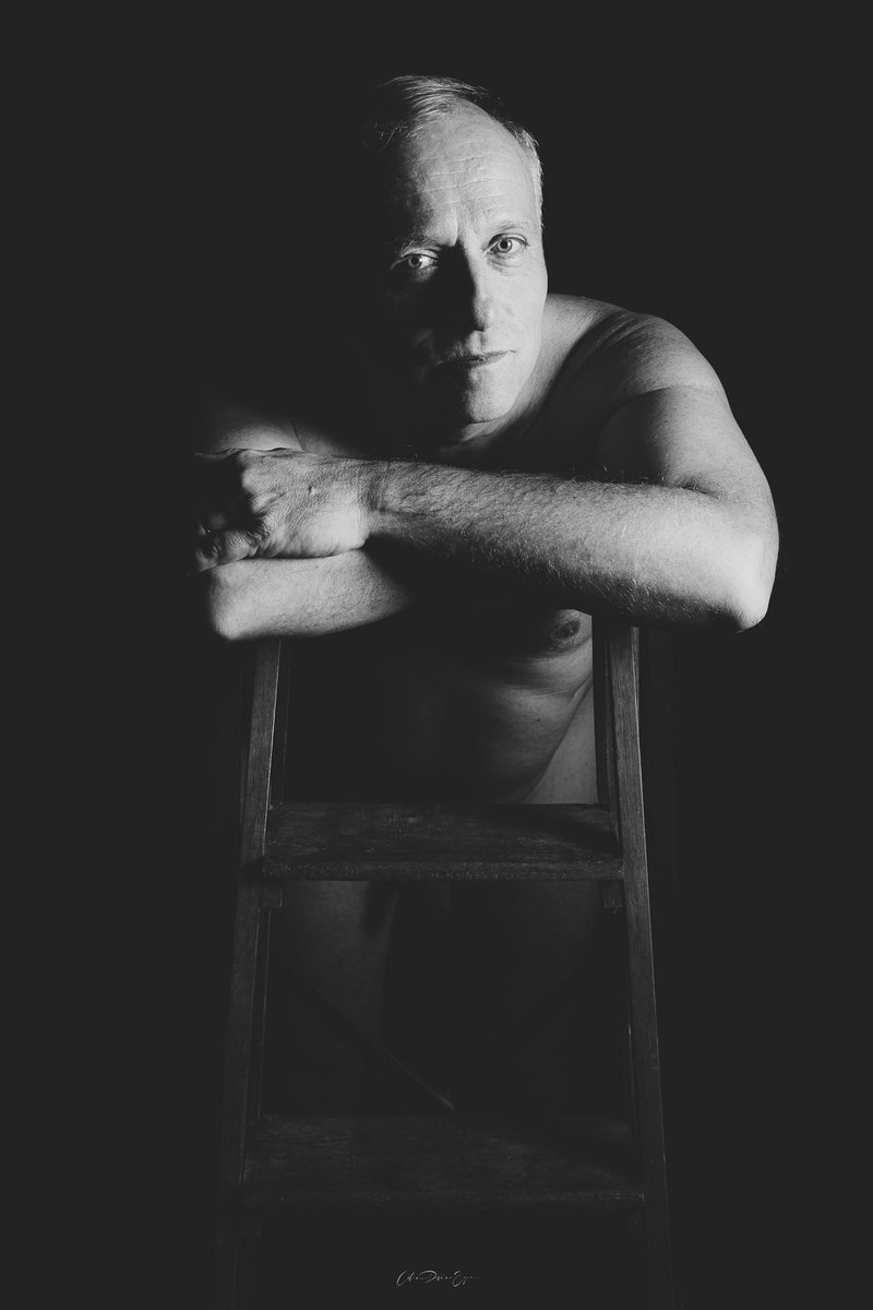 🎁 Une surprise par amour. Le résultat ? Une fierté retrouvée et un magnifique livre photo en préparation. 

Découvrez son histoire :
🔗 celinepivoineyes.com/le-blog/photog…

#celinepivoine #studiophoto #montreuil93 #EstimeDeSoi #PortraitHomme #CadeauAmoureux #AcceptationDeSoi