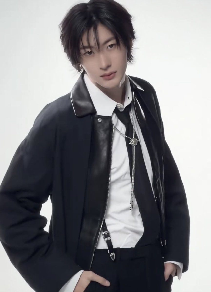 แอนตันลี ยังอายุไม่22ดีก็หล่อขนาดนี้แล้ว โอ้โห ไม่อยากจะนึกสภาพตอน25+เลยล่ะ ชั้นคงตายแน่ๆ