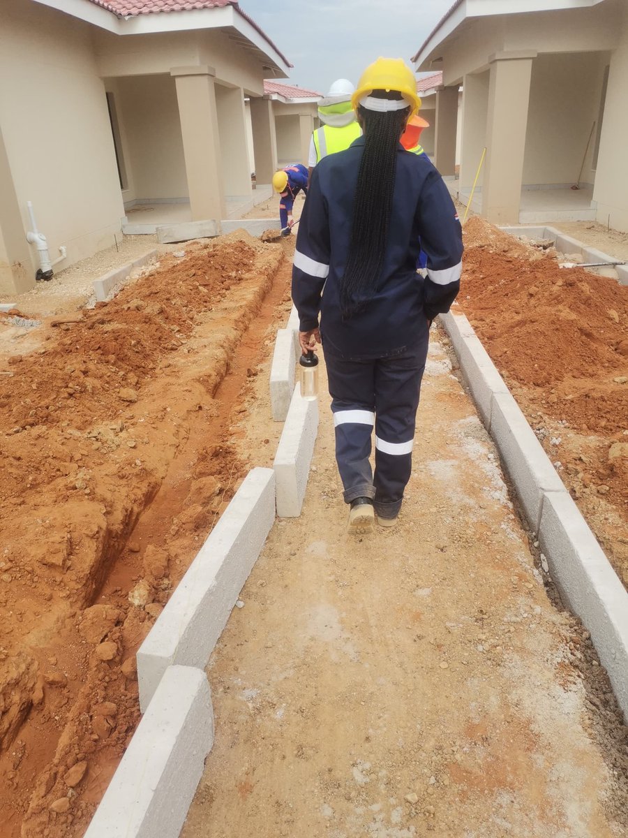 Badoh19's tweet photo. The other day on site 
#womeninconstruction https://t.co/U0OE1hkZaB