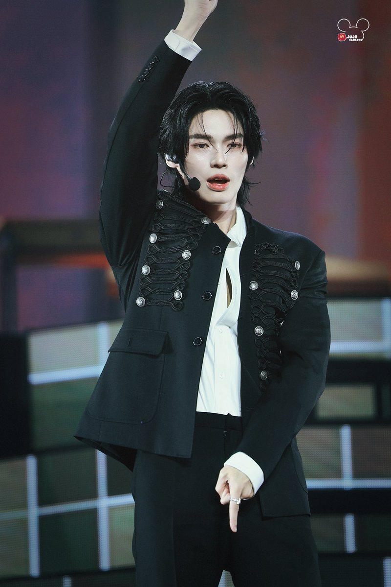 Nnnnnnnn'

WIN RISES ON THE RISER

#RISERCONCERTD1 
#winmetawin
130226