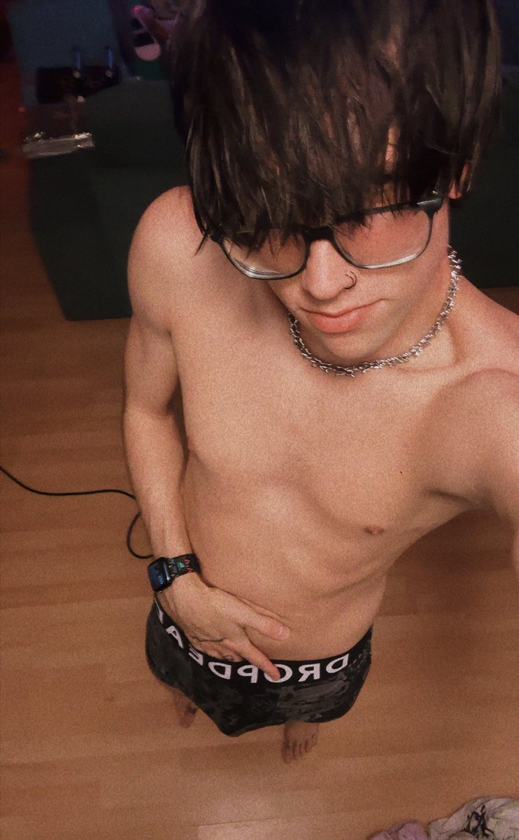 Come watch the stream and do a follow! Almost to 600😱
m.twitch.tv/bytzxx

#twitch #twink #hearthstone #bytz #overwatch #fyp #viral #ootd #selfie