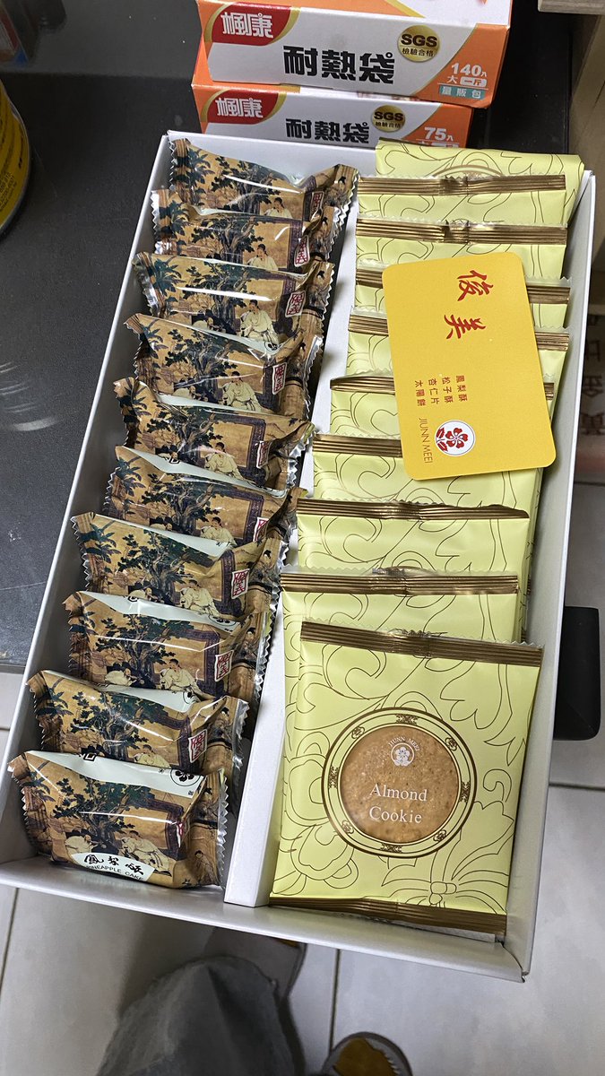 lin_aliya's tweet photo. 下次要買全是鳳梨酥的 https://t.co/B9aBYy2AaO