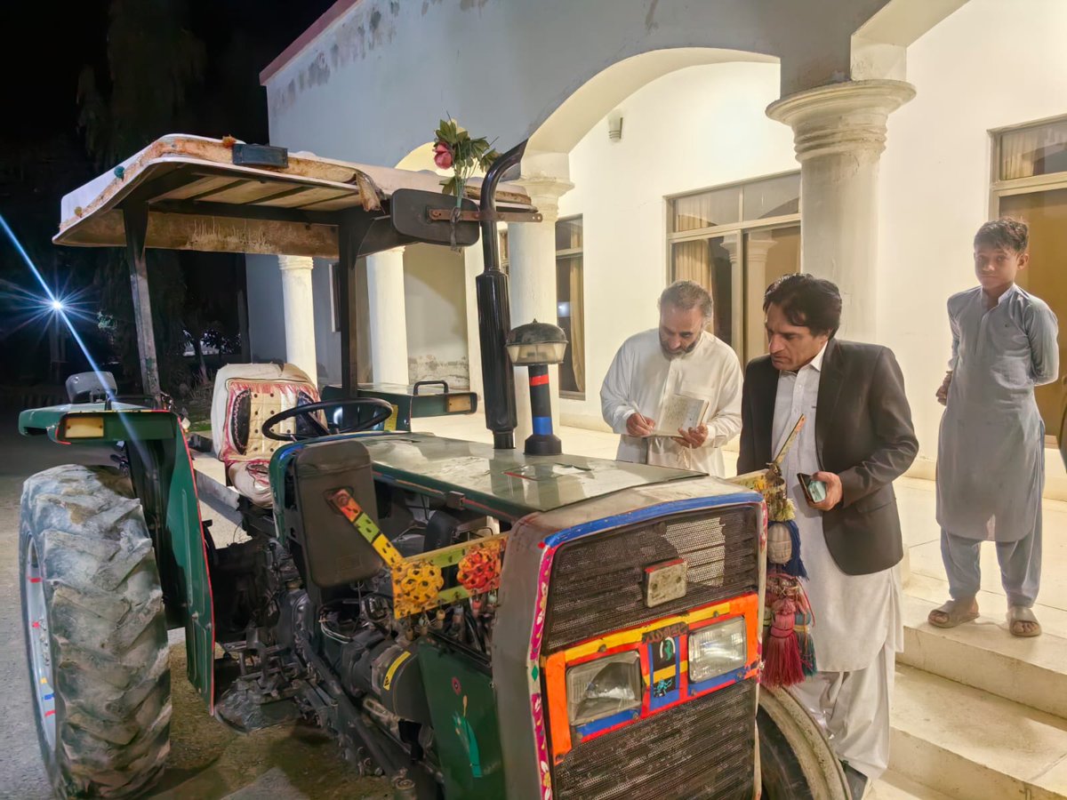 BalochistanCmit's tweet photo. Dr. Khair Muhammad Kakar, Mr. Shabi Badini, Members CMIT, and Mr. Azizullah Ghirsheen, Additional Member CMIT, conducted inspection visits to various districts to oversee the distribution process under the Green Tractor Scheme by Agriculture Department in District Lasbella https://t.co/F5vleelMtR