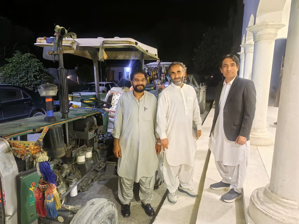 BalochistanCmit's tweet photo. Dr. Khair Muhammad Kakar, Mr. Shabi Badini, Members CMIT, and Mr. Azizullah Ghirsheen, Additional Member CMIT, conducted inspection visits to various districts to oversee the distribution process under the Green Tractor Scheme by Agriculture Department in District Lasbella https://t.co/F5vleelMtR