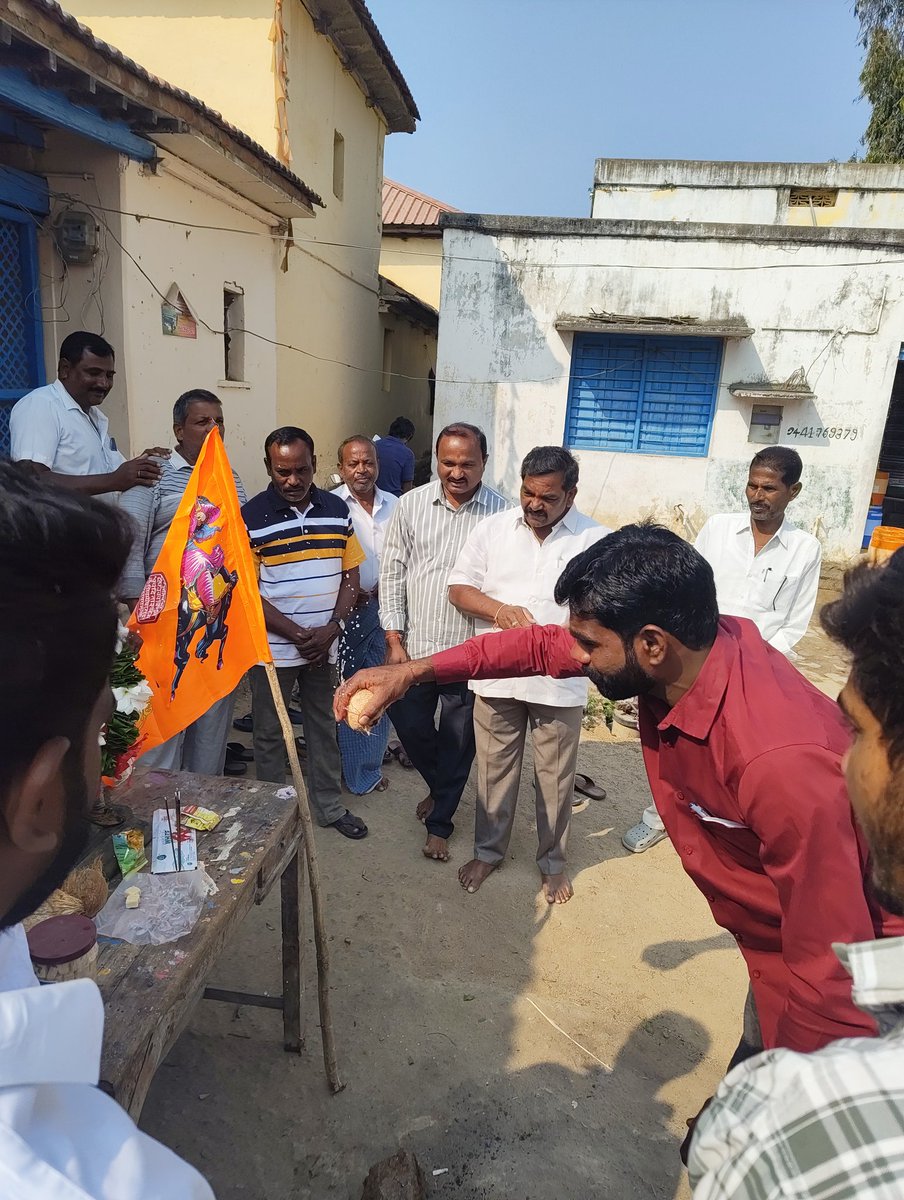 DhammareddyPra1's tweet photo. ఛత్రపతి శివాజీ మహారాజ్ జయంతి సందర్భంగా మా గ్రామం లో శివాజీ మహారాజ్ జయంతి వేడుకల లో పాల్గొన్నాను
#Shivajimaharaj
#chatrapathishivaji https://t.co/Gny2OZ8Hmr
