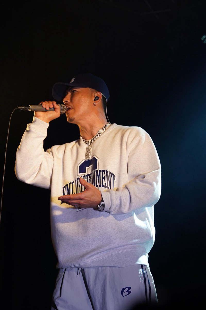 BagarchOfficial's tweet photo. .
AK-69着用アイテム :

TOPS: ENLT II COLLEGE SWEAT (ENLIGHTENMENT II MD)【ASH GRAY】
着用サイズ: Lサイズ

PANTS: NYLON LINE PANTS【ASH GRAY】
着用サイズ: FREEサイズ
.
.
https://t.co/JmVCBt93q1 https://t.co/M9lT3tyycV