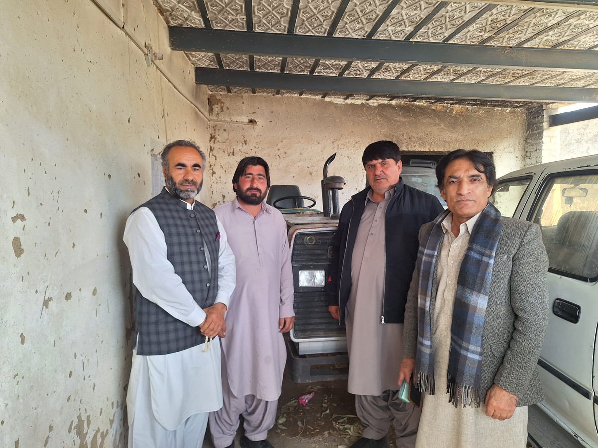 BalochistanCmit's tweet photo. Dr. Khair Muhammad Kakar, Mr. Shabi Badini, Members CMIT, and Mr. Azizullah Ghirsheen, Additional Member CMIT, conducted inspection visits to various districts to oversee the distribution process under the Green Tractor Scheme by Agriculture Department in District Pishin https://t.co/XzfTsLjPJZ