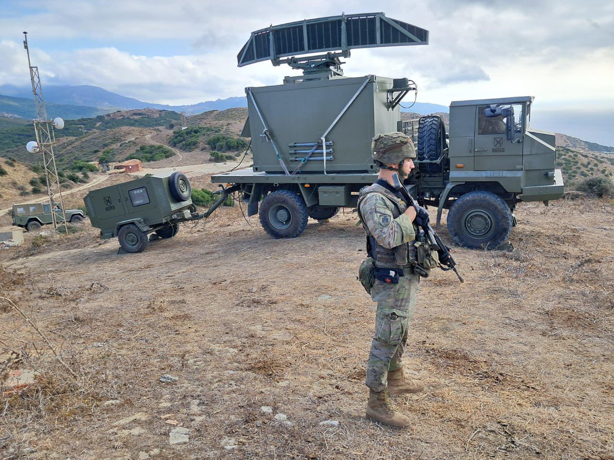 EMADmde's tweet image. 🔵#BuenosDías desde #Pontevedra, donde ha desplegado la Unidad de Defensa de Costa (UDACTA I/26) del Regimiento de Artillería de Costa nº4 . Se trata de una operación de presencia, vigilancia y disuasión #OPVD, bajo coordinación del Mando Operativo Marítimo.
🔵El principal