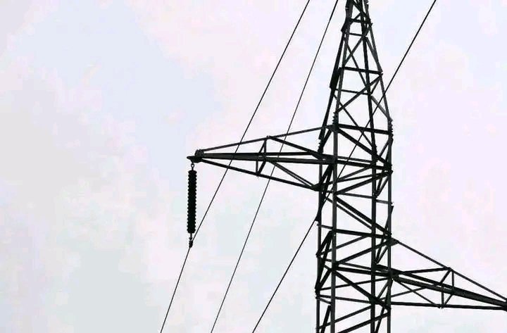 Leon_kasama02's tweet photo. Aujourd’hui je confirme à quel point la RDC est encore sous-développée.
La RDC a échoué à se doter de sa propre électricité malgré les nombreux barrages qu’elle possède.
Conséquence : les territoires de Pweto, Kasenga et Sakania sont dans le noir, car la Zambie a coupé le courant https://t.co/Dmtcd6pUPX