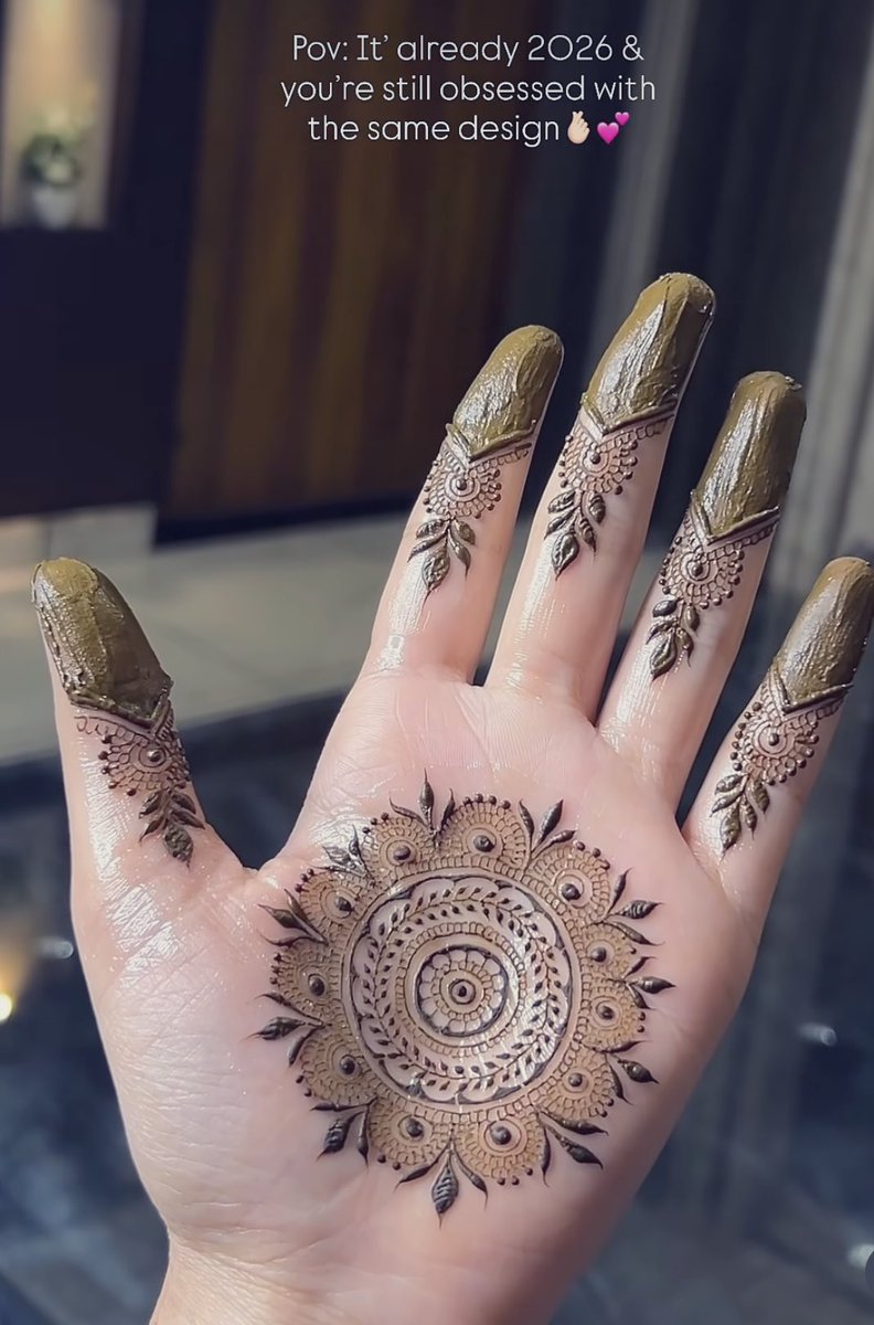 RoliMishra111's tweet photo. Mehndi 
#shadi https://t.co/ubVYo2KO9c