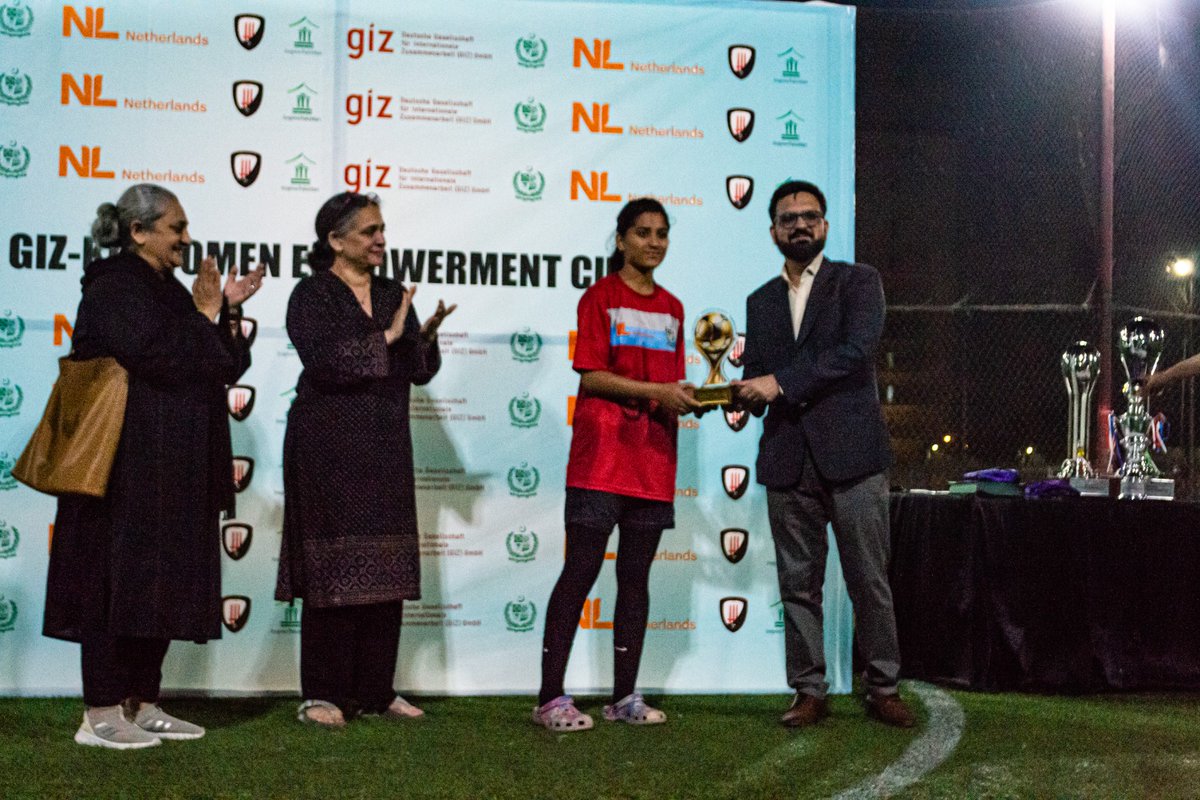 inspak's tweet photo. The final day also featured a special exhibition friendly match between Girls from marginalised communities and the Karachi United Development Squad, highlighting talent and solidarity in women’s football.

Renowned social activist Sabina Khatri, Chairperson of Kiran Foundation, https://t.co/8GJgcL1GYC