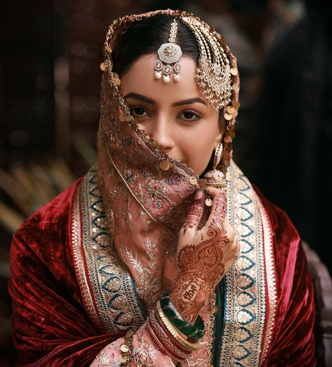 Me pretending to be shy but actually tracking all the drama in 4K.

#ShehnaazGill #Shehnaazians #ShehnaazGallery #WaadaHai #VyrlOriginals