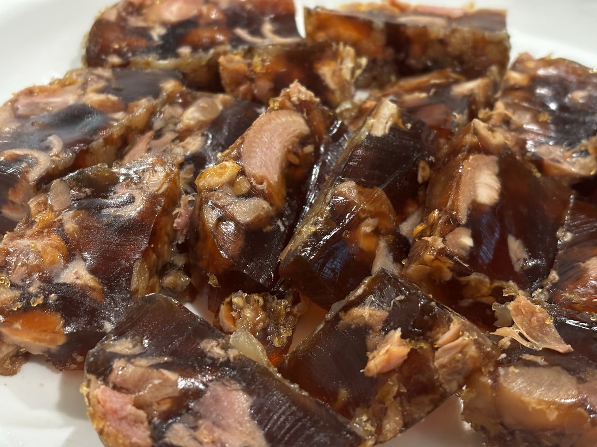 我去接一位老大姐，她迟迟不出来，她老公不好意思，就先出来和我聊天。

老大哥：今天天气不错，昨晚上可太糟了，你睡好了吗？
我：没有啊，大约两三点时风雨好大。
老大哥：是啊！我感觉就像是回到了越南一样！
我：你在1960年代去越南了？
他：1965，那是个nasty的地方！