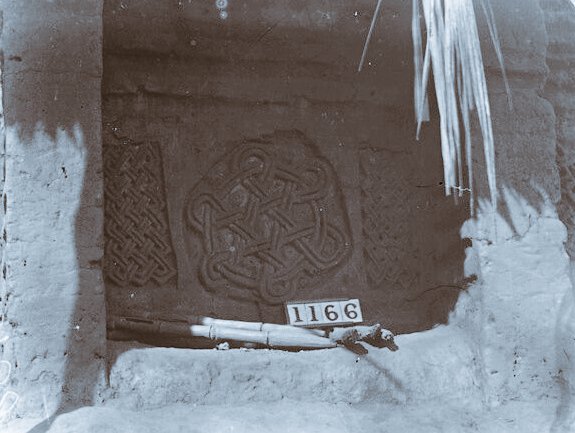 Igbeken - Architects and Mud Sculptors 
Igbeken is the guild of the architect responsible for constructing building and mud relief in the capital city. The Igbeken guild is one of the earliest in kingdom dated back to the reign of Ogiso ere, where wall sculpture and mud reliefs