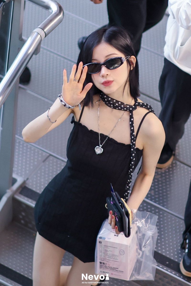 アサちゃんがいつも着けてるこのウォッチネックレスが可愛すぎる