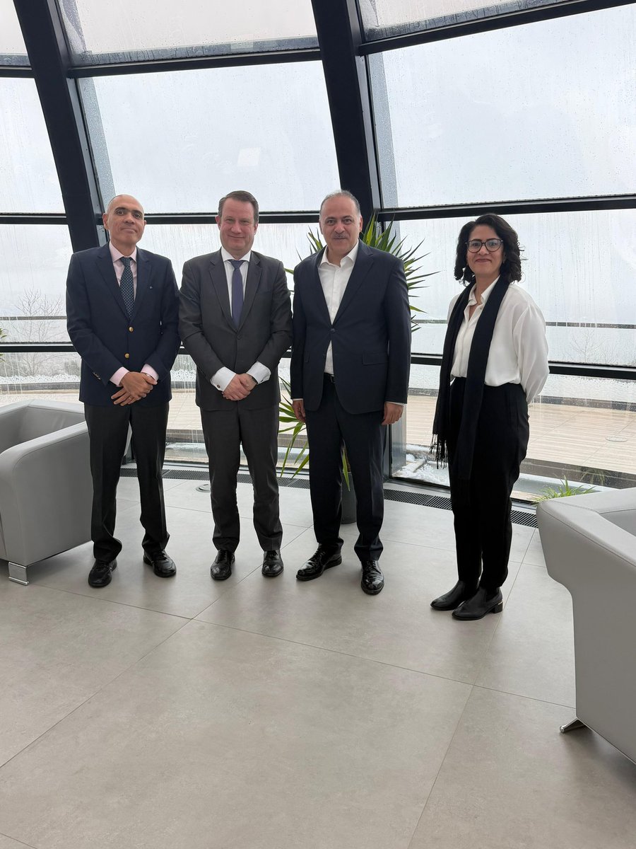 Küresel internet yönetişiminin en kritik mekanizmalarından biri olan ICANN’in CEO’su Kurtis Lindqvist ile bir araya geldik.

ICANN MEA Bölge Müdürü Baher Esmat ve Küresel Paydaş İlişkileri Bölge Yöneticisi Seher Sağıroğlu Ayhan’ın da eşlik ettiği görüşmede, bölgenin DNS