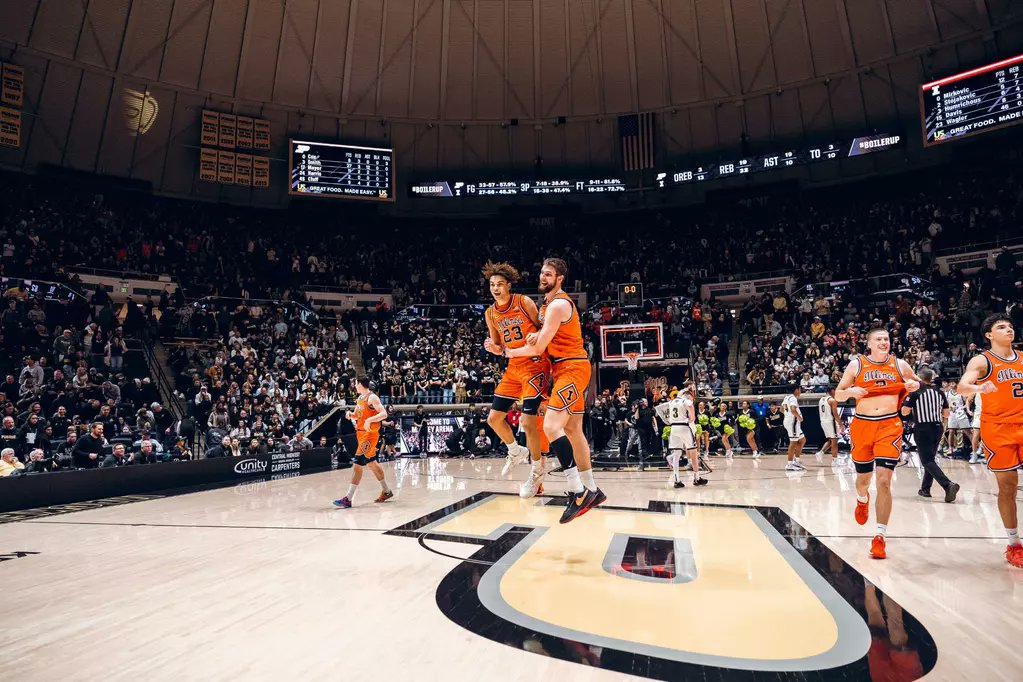 Since 2000, Illinois has recorded 7+ road wins in a season 6 times...half of those have come under Coach Underwood:
’25-’26: 7-1
’21-’22: 7-4
’20-’21: 9-3
’09-’10: 7-4
’04-’05: 8-1
’03-’04: 7-2

Road warriors #illini