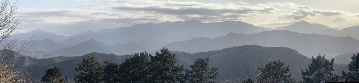 kaitack's tweet photo. 高尾山山頂なう
大山◯
丹沢山◯
蛭ヶ岳◯
大室山◯
富士山◯
ミツ峠山◯
南アルプス◯
#高尾山
#takaosan https://t.co/YTE5wQXnPv