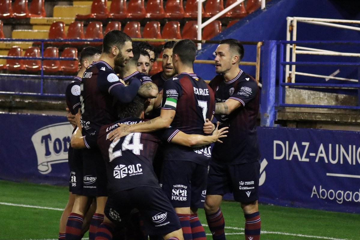⚽️ Segunda Federación 

📊Actualizamos clasificación tras la victoria de este miércoles del Extremadura 3-0 sobre el Antoniano en el grupo 4

🟦🟥 El Extremadura se pone a tiro del playoff todavía con el partido pendiente ante el Melilla 

📅 Este domingo, próximo partido a las