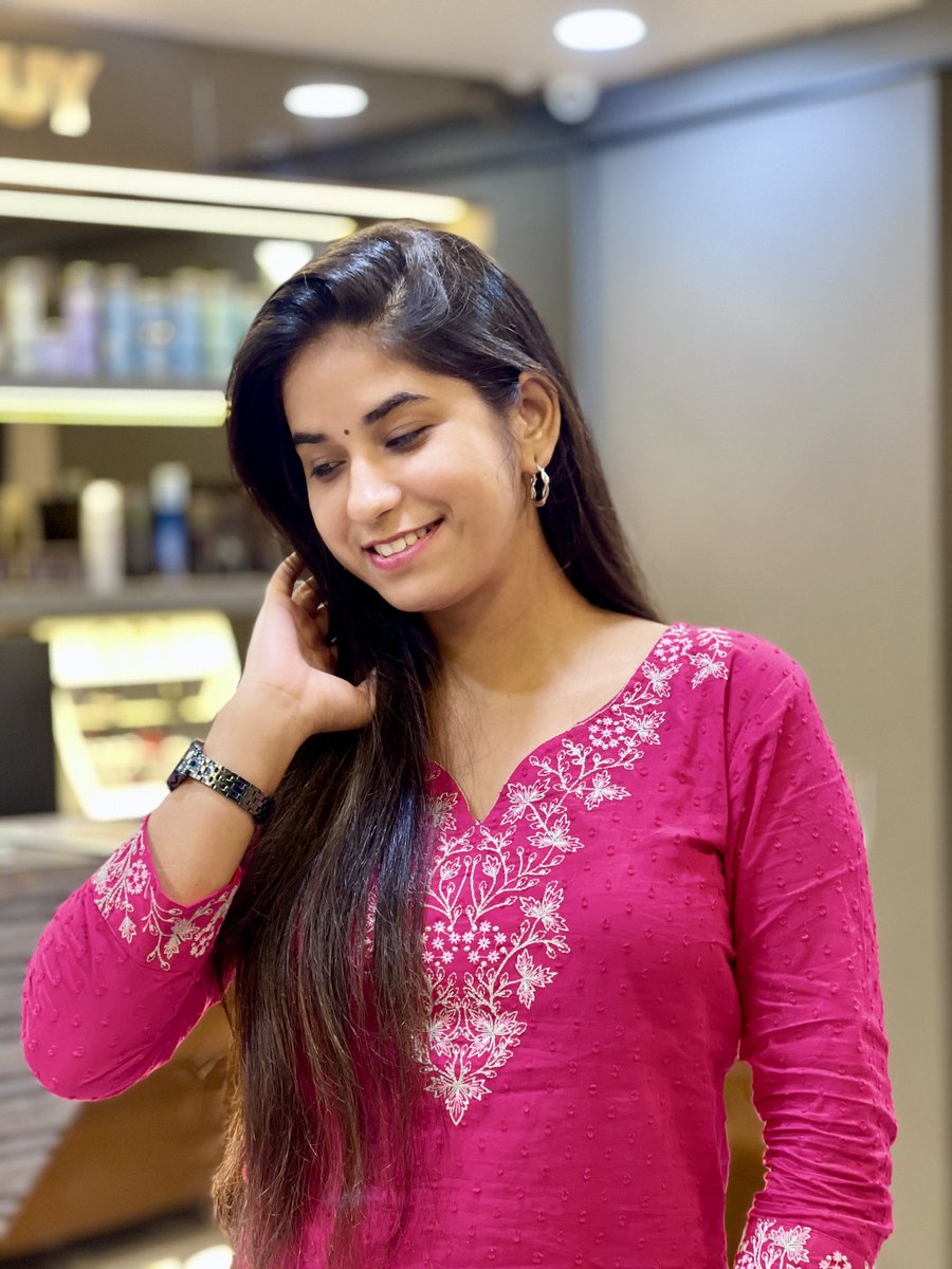 Barbiegurl0005's tweet image. Feeling good and ready to take on the world! ✨ Loving this pink vibe today. Sometimes a simple smile is all you need to brighten things up. 😊 What’s making you happy today? 💖 #GoodVibes #Smile