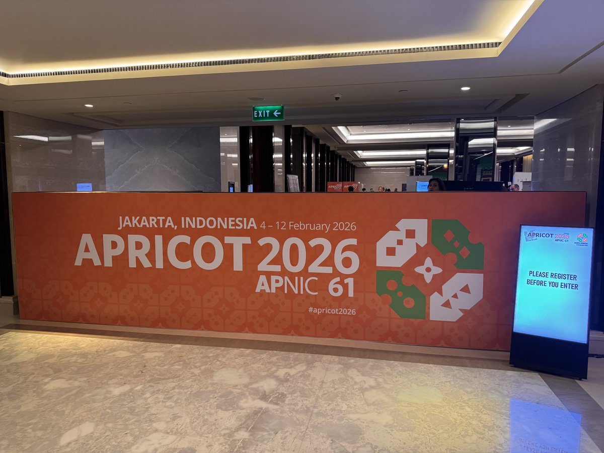 TCN_omhamfus's tweet photo. ジャカルタで開催された、国際ネット会議「APRICOT」に行ってきました
登壇もしてきましたよ👒
もちろん、英語で。 https://t.co/4Z9LLn6Ysv