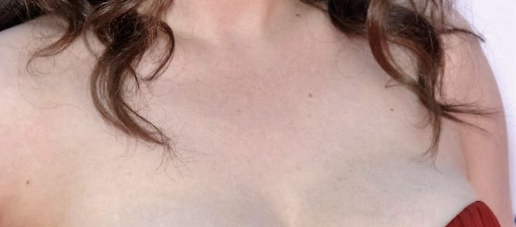 Viral_Vibe_'s tweet photo. Give a like to Kat Dennings or have a terrible weekoff.