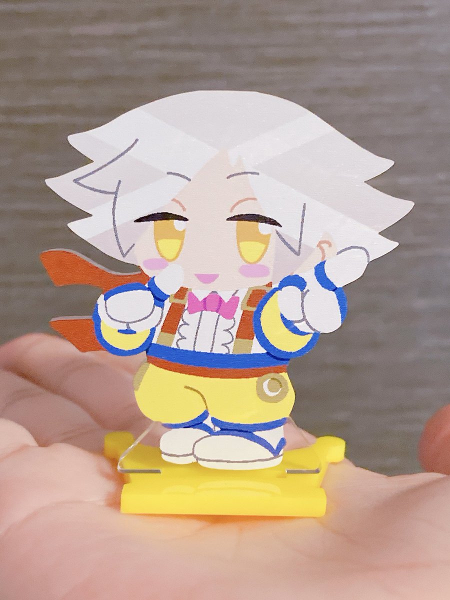 みんな、表紙が目に痛いエロ本とアクスタが届いたよ♩
カワｷﾞｨ.