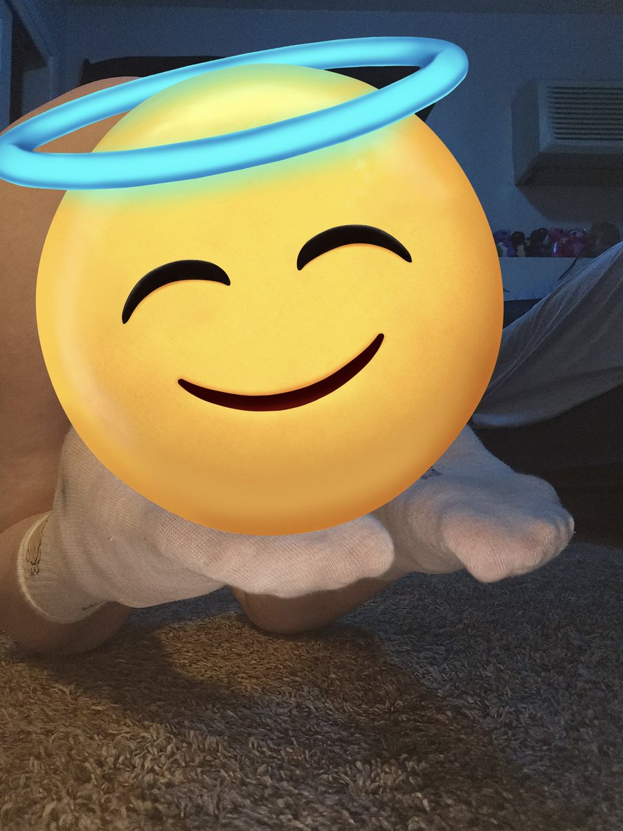 You could be getting the uncensored pic... my link tree with all payment methods is only a few clicks away‼️

Ik you wanna see my feet with a side of ass