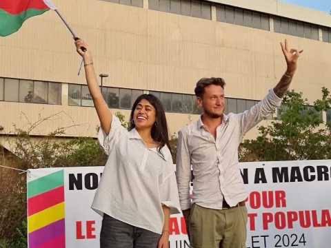 Rare photo de Rima Hassan exprimant son mécontentement de la présence de Raphaël Arnault. #Quentin