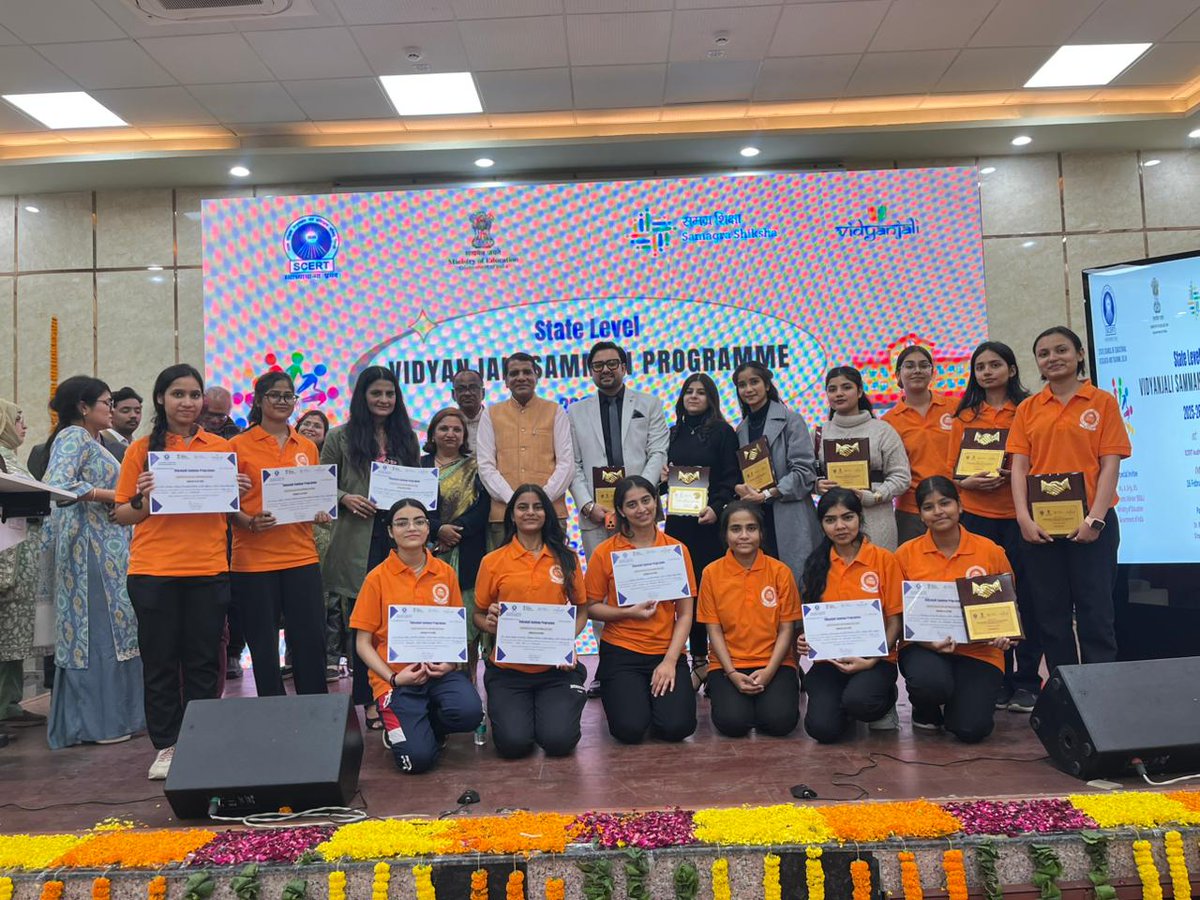 Our D.El.Ed. Student Teachers of <a href="/DietBhola/">DIET BHOLA NATH NAGAR</a> received certificates for presenting #NukkadNatak highlighting #Vidyanjali to connect community to schools to build #ViksitBharat at State Level #VidyanjaliSammanProgramme.
#NEP2020 <a href="/VidyanjaliDelhi/">Vidyanjali Delhi</a> <a href="/vidyanjali_edu/">Vidyanjali</a> <a href="/drmanishadiet/">Dr Manisha Taneja</a>