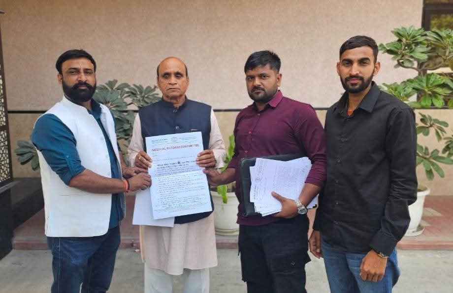 आप प्रयास करे भाई साहब हम सभी आपके साथ है।
ओर सभी साथियों से निवेदन है किसी के कहने में न आए,सभी प्रयास चिकित्सा विभाग ओर चिकित्सा भर्तियों में बदलाव लाने के लिए है ओर छात्रों के हित में है,सभी साथी <a href="/bharatbeniwal_/">BHARAT BENIWAL</a> जी का साथ दे।