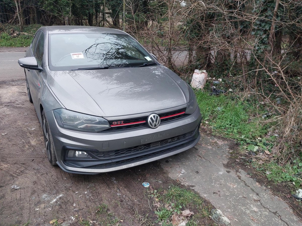 TVP_Bucks's tweet image. A Fixed Penalty Notice for obstruction issued to this vehicle parked completely blocking the pavement at the junction of #TrenchesLane &amp;amp; #LangleyParkRoad in #Iver #C6801 🚔