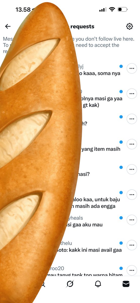 szobery's tweet photo. orang bodoh mana jualin baju preloved tp ga liat request message😭 https://t.co/35GrqPTTVd