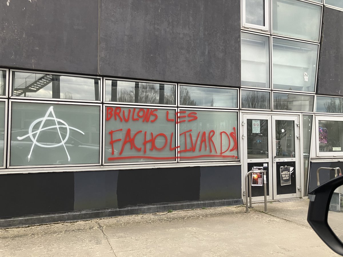 1- ATTENTION. Vous voulez voir ce que donne l'occupation d'une université par les gauchistes à Brest ? Voici quelques photos prises après l'occupation des locaux du bâtiment Segalen en mars dernier. Spoil : il n y a eu ni condamnation, ni exclusion de la faculté, ni sanctions