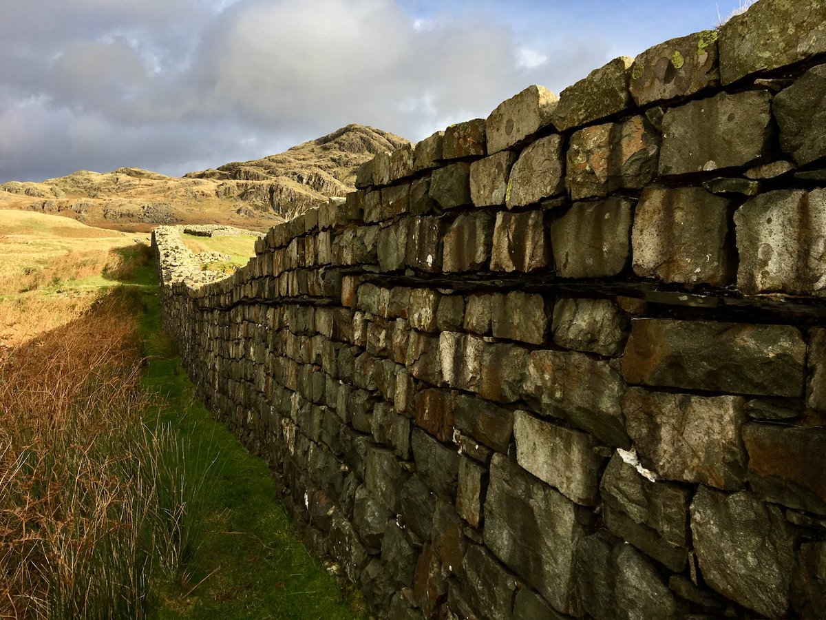 KPW1453's tweet photo. Part of the fort wall at Hardknott Roman Fort (Mediobogdum) in Cumbria. Located on the west side of the Hardknott Pass, the fort was established in the early second century AD. The stones above the slate course are modern. ๐ธ My own. #RomanFortThursday #RomanBritain #Hardknott https://t.co/oQQqlHXdyV