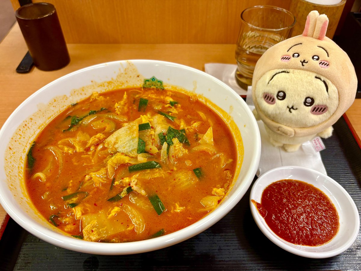 🍜チゲ味噌ラーメン＋辛味噌
📍日高屋

辛さはピリッとする？程度。
なので、終始美味しい辛味噌ラーメンとして完食😋食べ終わる頃に、辛かったなぁ…って思うレベルでした🌶