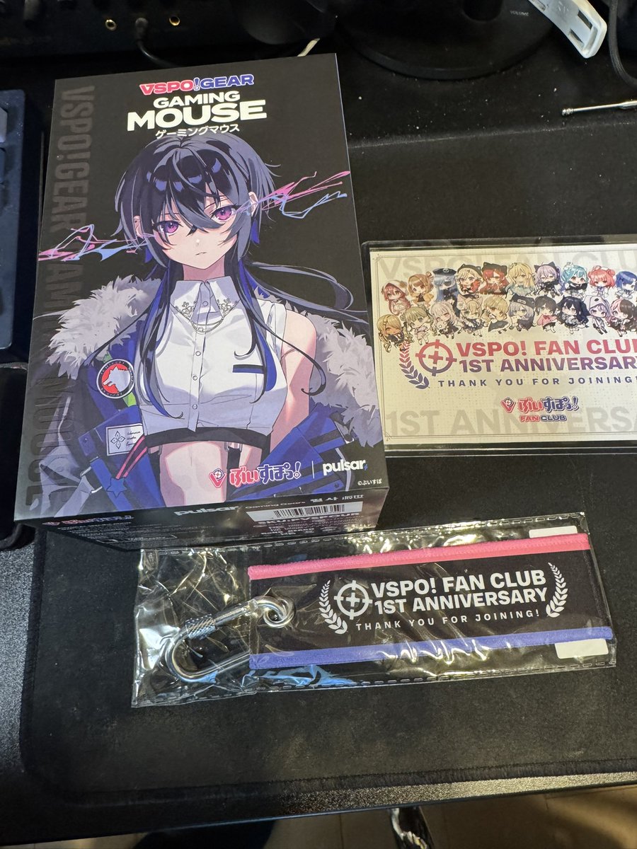 kitun_world's tweet photo. ゲーミングマウスとファンクラブ1周年継続特典届いてた！
マウス予備にもう1つ買っとけば良かったと後悔してる #ぽたく通信 https://t.co/3peokbylwu