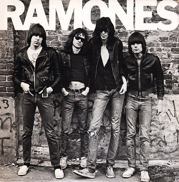 LA COLUMNA DE L'UNCLU
L'abril del 1976 va sortir al carrer el primer LP dels Ramones. Al costat de la Patti Smith Group, els Ramones representaven l'avantguarda de l'escena del CBGB, i el disc va complir amb les expectatives. El seu mànager, Danny Fields, sempre explica que el LP