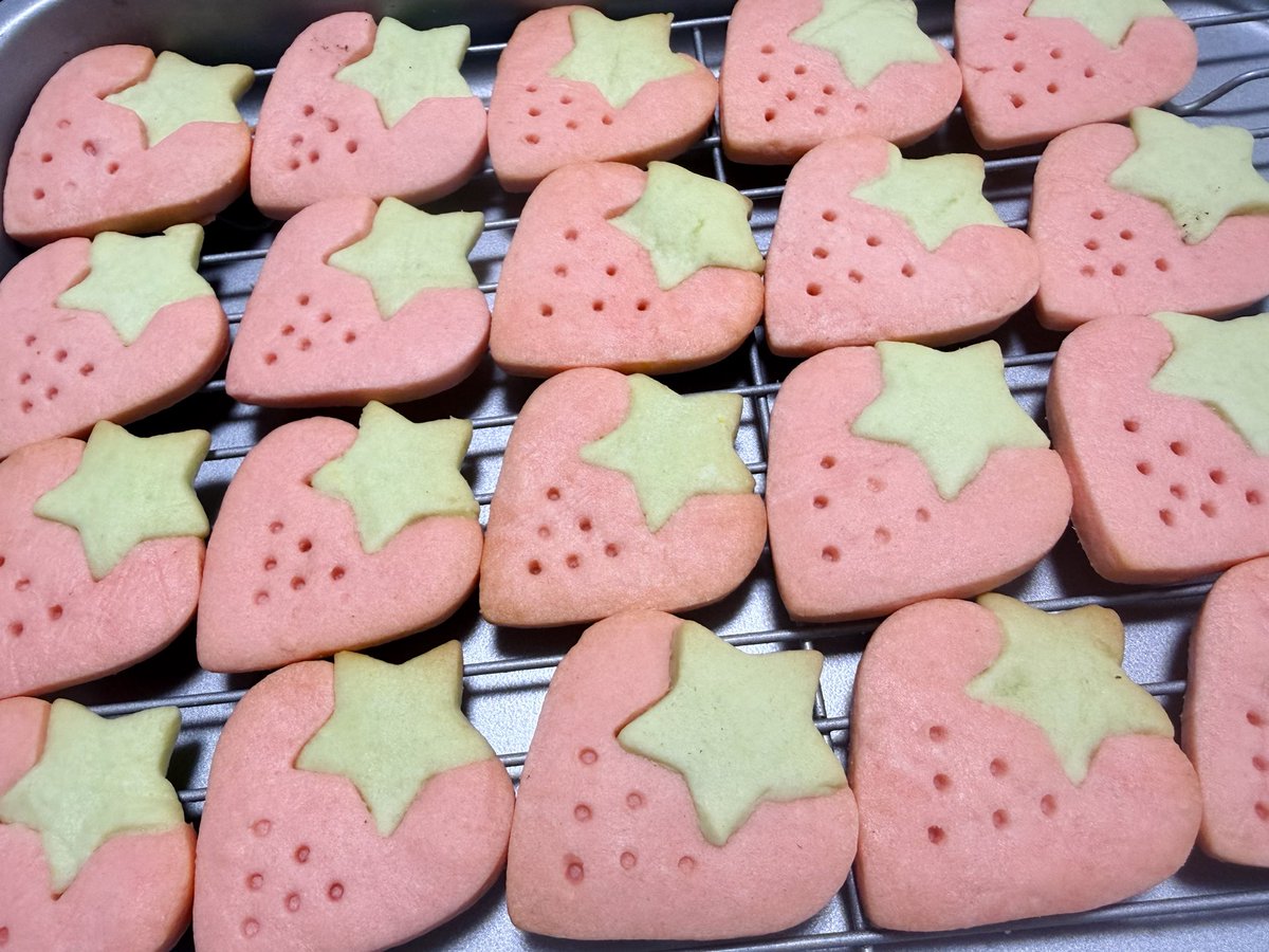 chirocrepes's tweet photo. 明日から23日(月祝)までいちごサブレ販売いたします🍓お取り置き予約も可能です🫶🏻
あとモンブラン🌰終了しました!
#chirocrepes #ちろクレープ https://t.co/r4fm3fLfIj