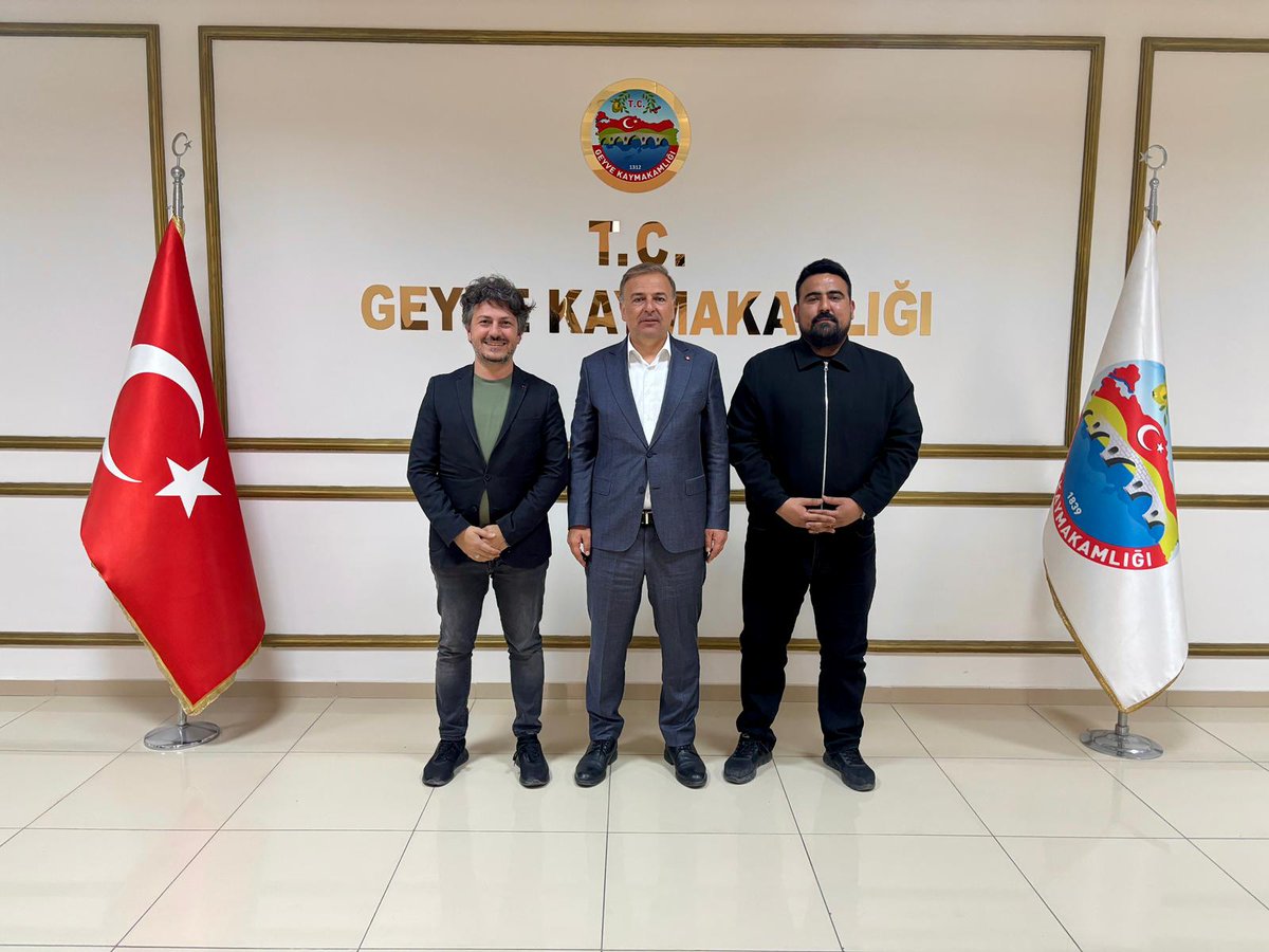 İstanbul Samsunlu İş İnsanları (İSGİD) Başkanı Fatih Aşçı ve Akif Yılmaz Tesisleri yöneticisi Semih Gümüş Kaymakamımız Murat Güven'i Makamında ziyaret etti. 

Ziyarette; İlçemizde yapılan ve yapılacak yeni yatırımlar hakkında bilgi alışverişinde bulunuldu.