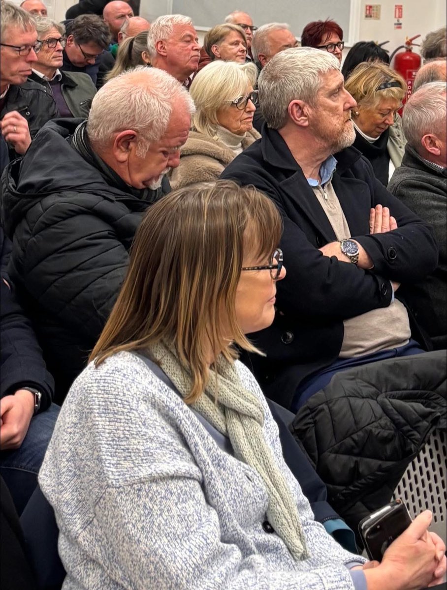 Moore Holmes tweet media