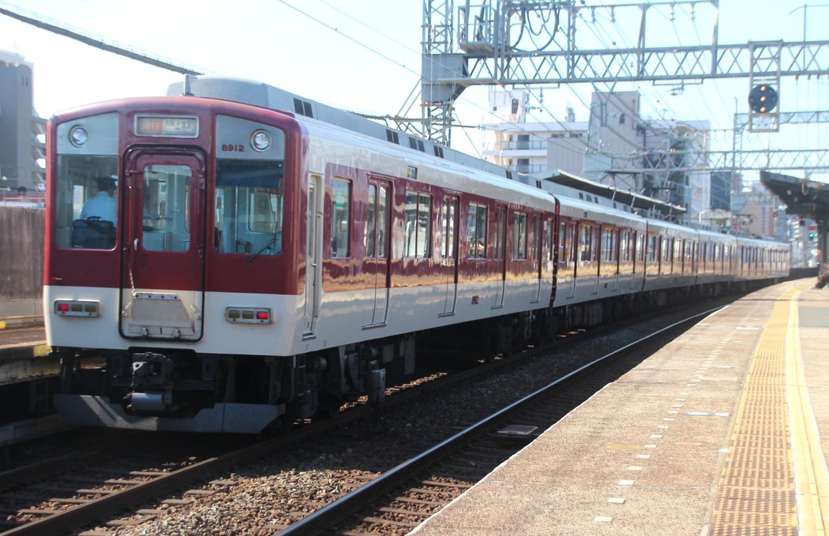 YLc5820's tweet photo. おはようございます🙂8810系で唯一大阪線に活躍の場を移したFC11(元FL12)ですが1437系等の2両固定車と組んで運用に入ることが多く、急行にも充当されるもののトイレが無いので青山越えはしません😅🚋
#近鉄 #近鉄電車 #近鉄8810系 #FC11 #近鉄1437系 #近鉄大阪線 #急行 #トイレ #青山越え #今里 https://t.co/Gvi8Y08lke