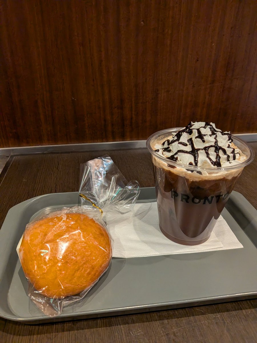 KOZADAYO's tweet photo. お疲れ様です。小堺です。
休憩してます☺️ https://t.co/ce6wgbFGqB