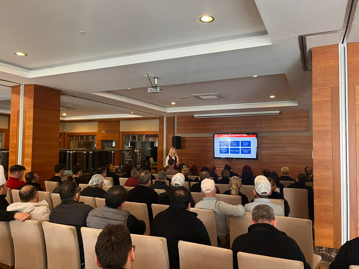 Muratpaşa Sosyal Hizmet Merkezi Müdürlüğümüz tarafından, Ramada Otel personellerine Kadına Yönelik Şiddetle Mücadele Farkındalık eğitimi verildi. <a href="/tcailesosyal/">T.C. Aile ve Sosyal Hizmetler Bakanlığı</a>